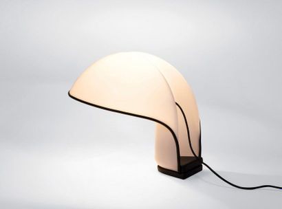 SERGIO BRAZZOLI & ERMANNO LAMPA (XXE SIÈCLE) Lampe modèle «Albanella» ABS blanc,...