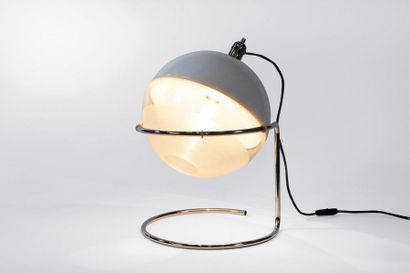 FABIO LENCI (Né en 1935) 
"Focus" model lamp
Chromed metal, Plexiglas and white ABS
Harvey...