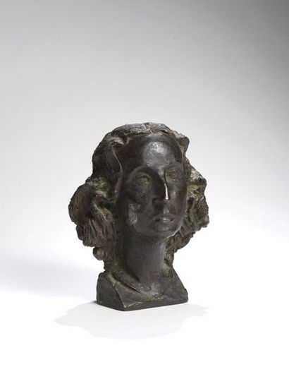 APELLES FENOSA (1899-1989) 
Portrait de Marie-Laure de Noailles
Bronze a patine brune.
Signe...