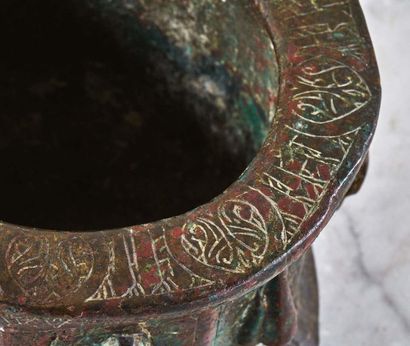 null Bronze mortar of octagonal shape with engraved decoration with two holds, one...