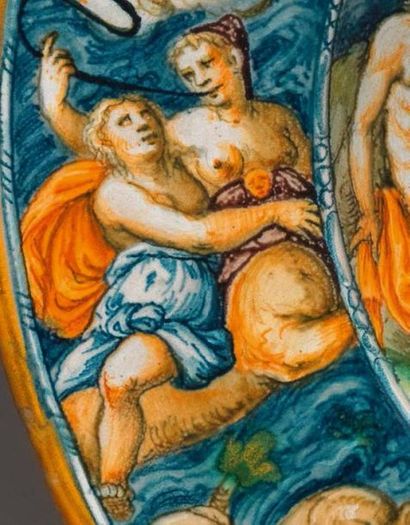null Assiette creuse en faïence polychrome à décor d'un Centaure marin féminin portant...