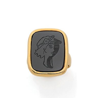Georges BRAQUE (1882-1963) "Persephone"
18K (750) yellow gold cameo ring. 
 Signed...