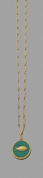 Georges BRAQUE (1882-1963) 
An 18k yellow gold necklace (750) and its round pendant...