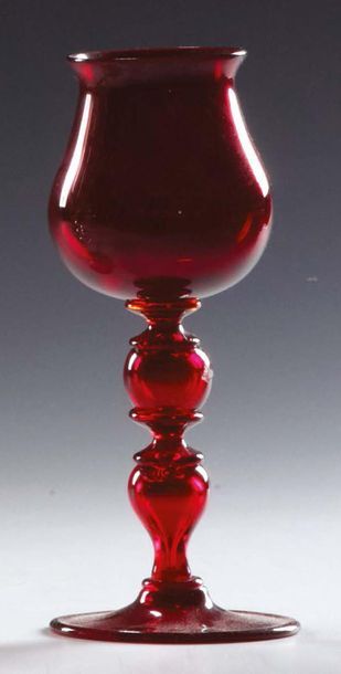 CVM Bicchiere "Summertime" in vetro soffiato rosso rubino
Glass model "Summertime"...