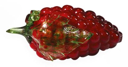 MURANO Grappolo d'uva in vetro rosso e verde
Grappe de raisin en verre rouge et vert
Circa...