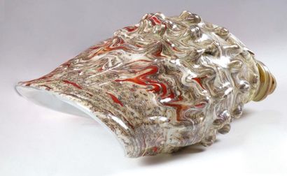 ARCHIMEDE SEGUSO (1909-1999) 
Conchiglia in vetro a lavorazione marmorizzata e iridato
Coquillage...