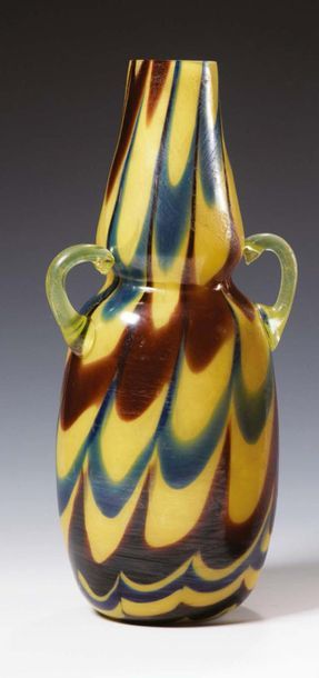 SALVIATI (ATTRIBUITO A) 
Vaso in vetro con decoro alla fenicia nei colori blu e marrone...
