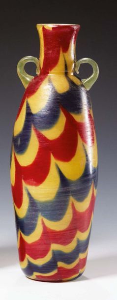 SALVIATI (ATTRIBUITO A) 
Vaso in vetro con decoro alla fenicia nei colori blu e rosso...