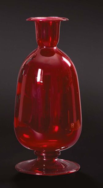 VITTORIO ZECCHIN (S.A.L.I.R.) 
Vaso in vetro rosso rubino trasparente
Vase balustre...