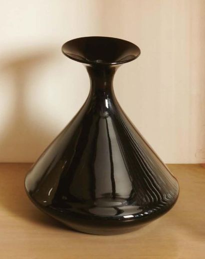 PAULY & CVM Vaso piriforme in vetro nero a collo stretto e svasato
Vase piriforme...