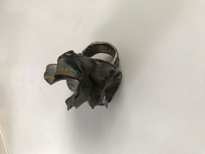 MICHÈLE CHAST Unique piece. Bronze ring. Signed. H_8,5 cm L_6,5 cm P_6 cm