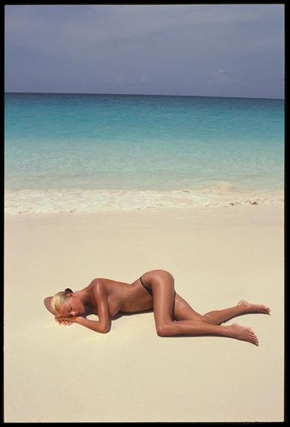 JEAN-DANIEL LORIEUX (NE EN 1937) Nude photo, Cayman Islands, 2019. Photographic print....