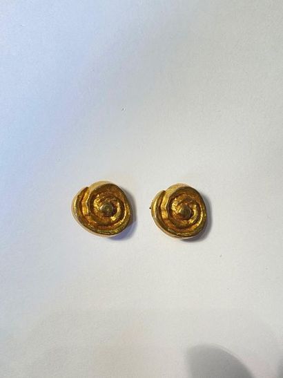 null Line Vautrin (attribué à )

Paire de clips d'oreille spirale en bronze doré.

Non...