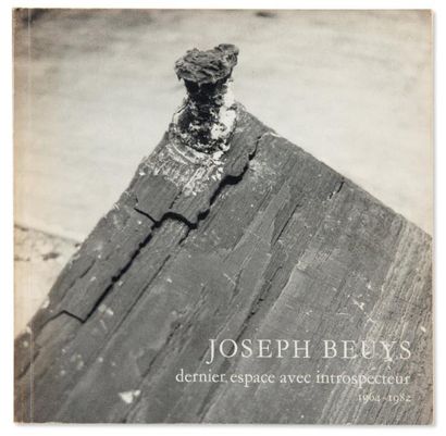 null Un ouvrage et un multiple. BEUYS, JOSEPH (1921-1986) Joseph Beuys. Dernier espace...