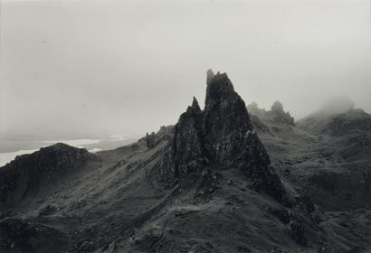null Une photographie: DAVIES, JOHN (1949) The ?Old Man of Storr' Isle of Skye, Scotland,...