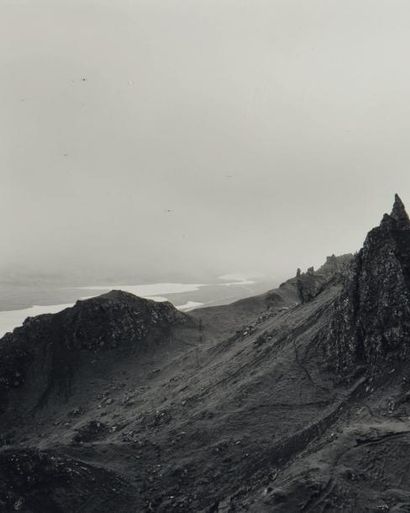 null Une photographie: DAVIES, JOHN (1949) The ?Old Man of Storr' Isle of Skye, Scotland,...