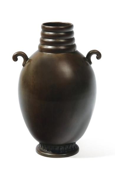 JUST ANDERSEN (1884-1943) Vase à anses En bronze. Signé. Danemark, vers 1930. H_21...