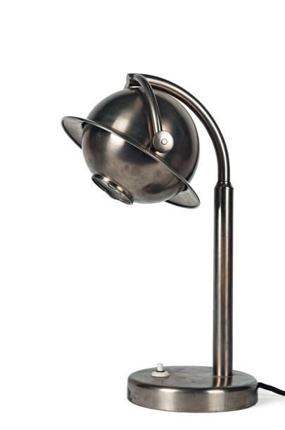 TRAVAILLE TCHÈQUE Lampe modèle « Cyclope » En laiton nickelé, fixé avec un verre...