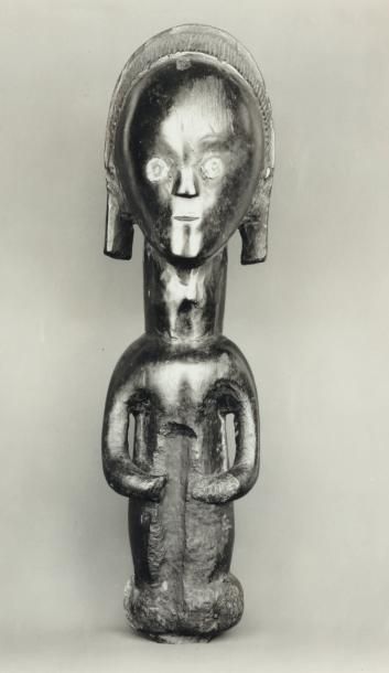 WALKER EVANS Statue africaine. (En fonction des images) Tirage argentique. Cachet...