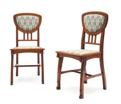 GUSTAVE SERRURIER-BOVY (1858-1910) Paire de chaises en chêne. Vers 1895. H_94 cm...