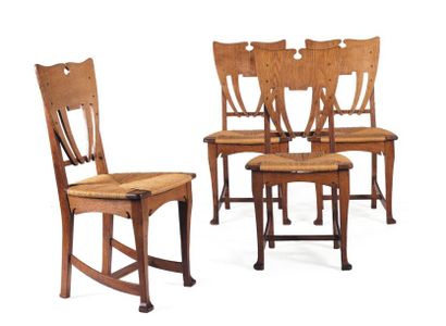GUSTAVE SERRURIER-BOVY (1858-1910) Quatre chaises Artisan modifié En chêne. Vers...
