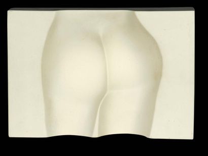 ROY ADZAK (1927-1988) Empreintes de fesses Multiple en porcelaine. Tirage à 250 exemplaires....