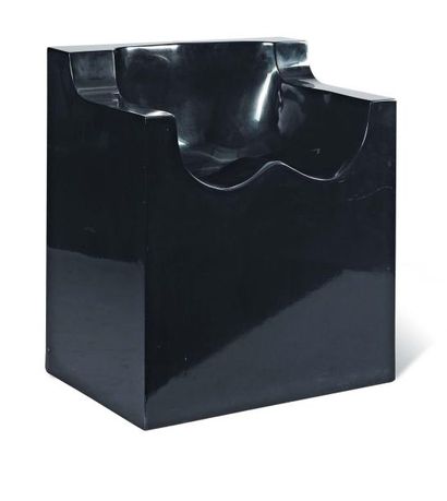 ROY ADZAK (1927-1988) Fauteuil sculpture, modèle fesse, 1970-1992 Résine noire. Tirage...