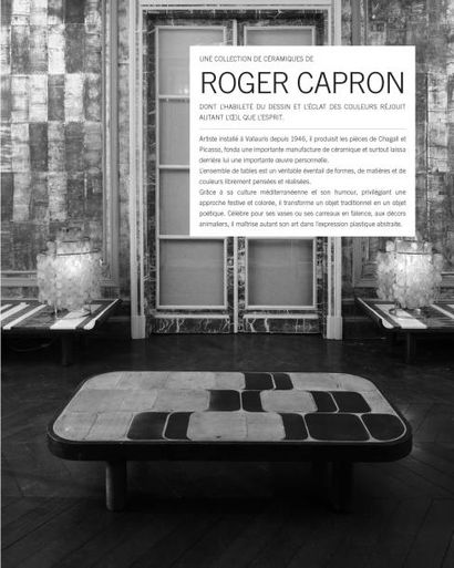 ROGER CAPRON (1906-1983) Table basse rectangulaire Bois naturel et céramique à décors...