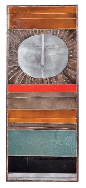ROGER CAPRON (1906-1983) Table basse rectangulaire Métal et céramique polychrome...