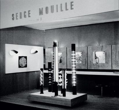 SERGE MOUILLE (1922-1988) Lampadaire modèle « Totem » tôle de métal laquée noir satiné...