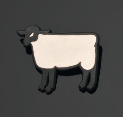 FRANCOIS XAVIER LALANNE Broche « mouton » en métal noirci et émail blanc. 1990. Edition...