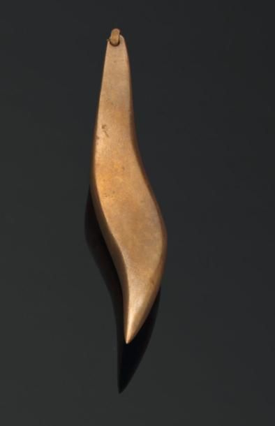 AUGUSTO CARDENAS Pendentif en bronze. Années 1970. Monogrammé AC H_7 cm