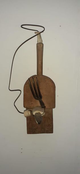 Daniel NADAUD (né en 1942) Sans querelle ni salade, 1990. Sculpture en bois, cuilliére...