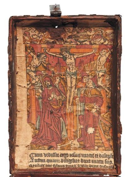  [COFFRET DE MESSAGER]. Crucifixion. Vers 1490-1500. Bois gravé: épreuve coloriée...