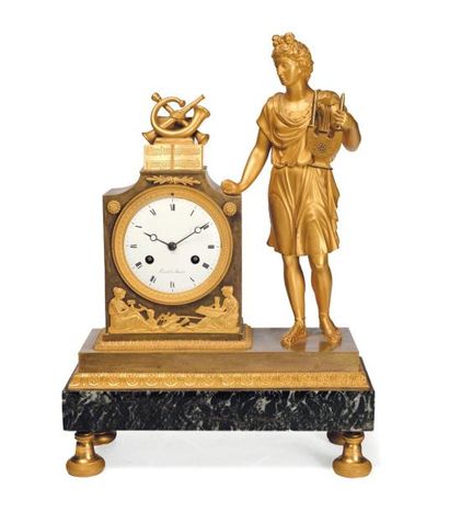  Pendule en bronze doré et marbre vert de mer, représentant Apollon tenant une lyre,...