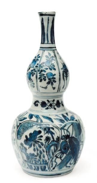 Vase col serré bleu blanc. H_28 cm