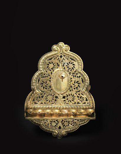 null 
MONUMENTALE LAMPE DE HANNUKA EN LAITON



Butzbach, Allemagne, 1750



Ce modèle...