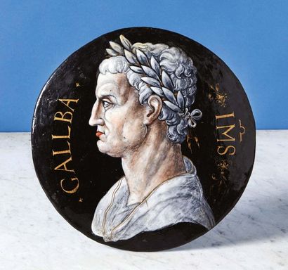 null IMPORTANT MEDAL in enamel painted in grisaille on a black background with gold...