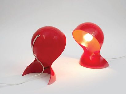 VICO MAGISTRETTI (1920-2006) Paire de lampes modèle « Dalù » 

ABS rouge 

Édition...