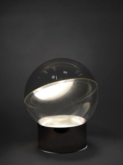 FILIPPO PANSECA (NÉ EN 1940) Lampe modèle « 4043 » 

Plexiglas, miroir et acier inoxydable...