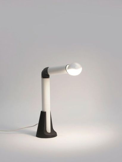 DANILO & CORRADO AROLDI Lampe modèle « Periscopio » 

Métal laqué banc, caoutchouc...