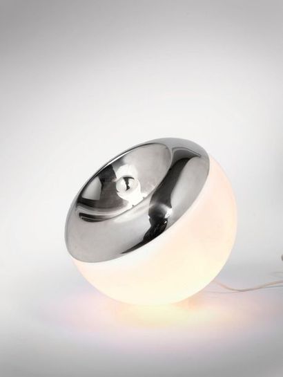 GOFFREDO REGGIANI (ATTRIBUÉ À) Lampe dite « boule » 

Plexiglas opalin et transparent...