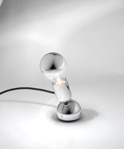 Ingo MAURER (1932-2019) Lampe modèle « Pollux » 

Métal chromé

Édition Design M

1967

H_21...
