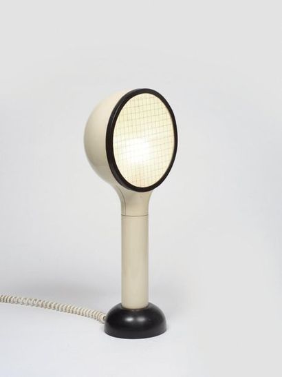 ADALBERTO DAL LAGO (XXe siècle) Lampe modèle « Drive » 

ABS crème et noir, caoutchouc...