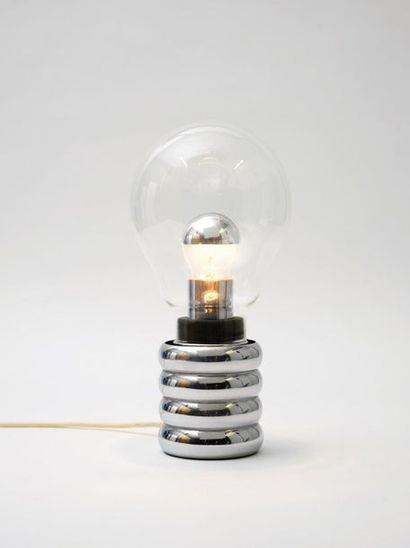 INGO MAURER (1932-2019) Lampe modèle « Bulb » 

Métal chromé et verre 

Monogramme...