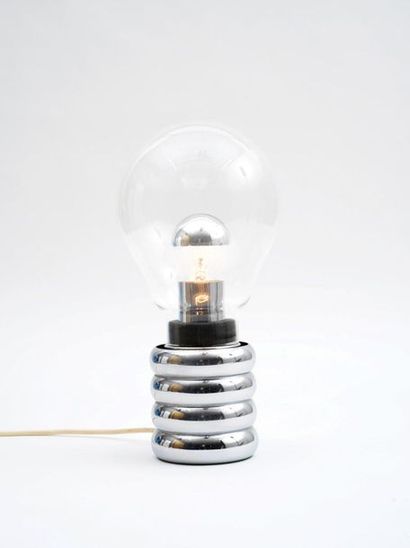 INGO MAURER (1932-2019) Lampe modèle « Bulb » 

Métal chromé et verre 

Monogramme...