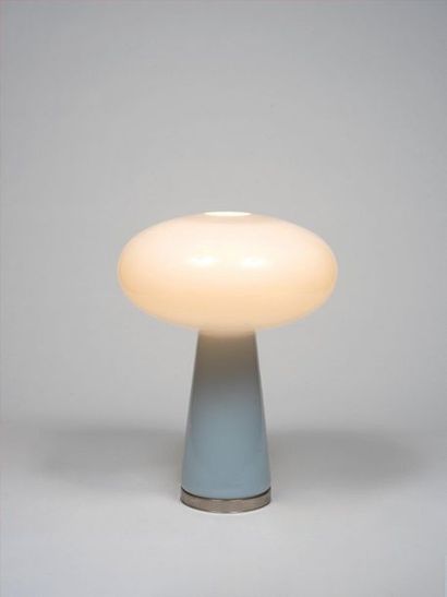 Gino Vistosi (1925-1980) Lampe modèle « Mushroom » 

Métal nickelé et verre céladon

Édition...