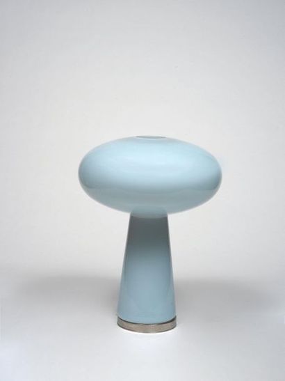 Gino Vistosi (1925-1980) Lampe modèle « Mushroom » 

Métal nickelé et verre céladon

Édition...