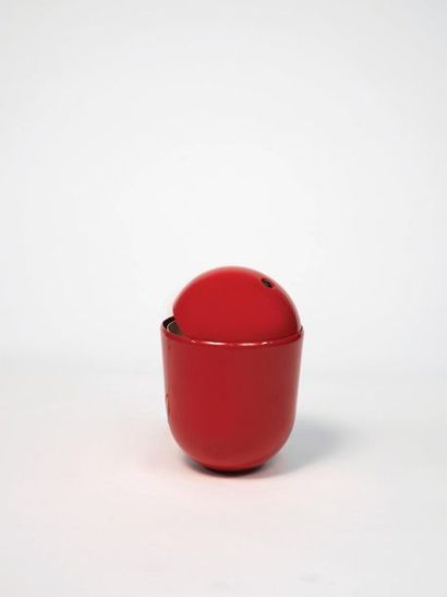 IMAGO DP (XXè siècle) Lampe modèle « Elmo » 

Métal laqué orange et blanc, sable

Édition...