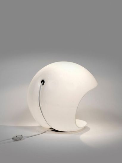 Elio Martinelli (1921-2004) Lampe « Foglia » modèle « 643 » 

Perspex blanc

Édition...